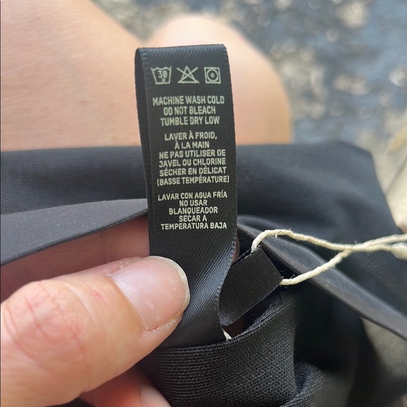 New Sleek Black mesh Bandeau by Skims - Picture 13 of 13